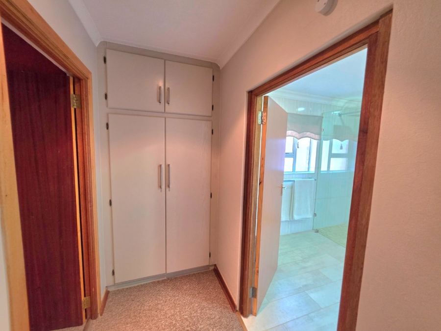 5 Bedroom Property for Sale in La Provance Free State